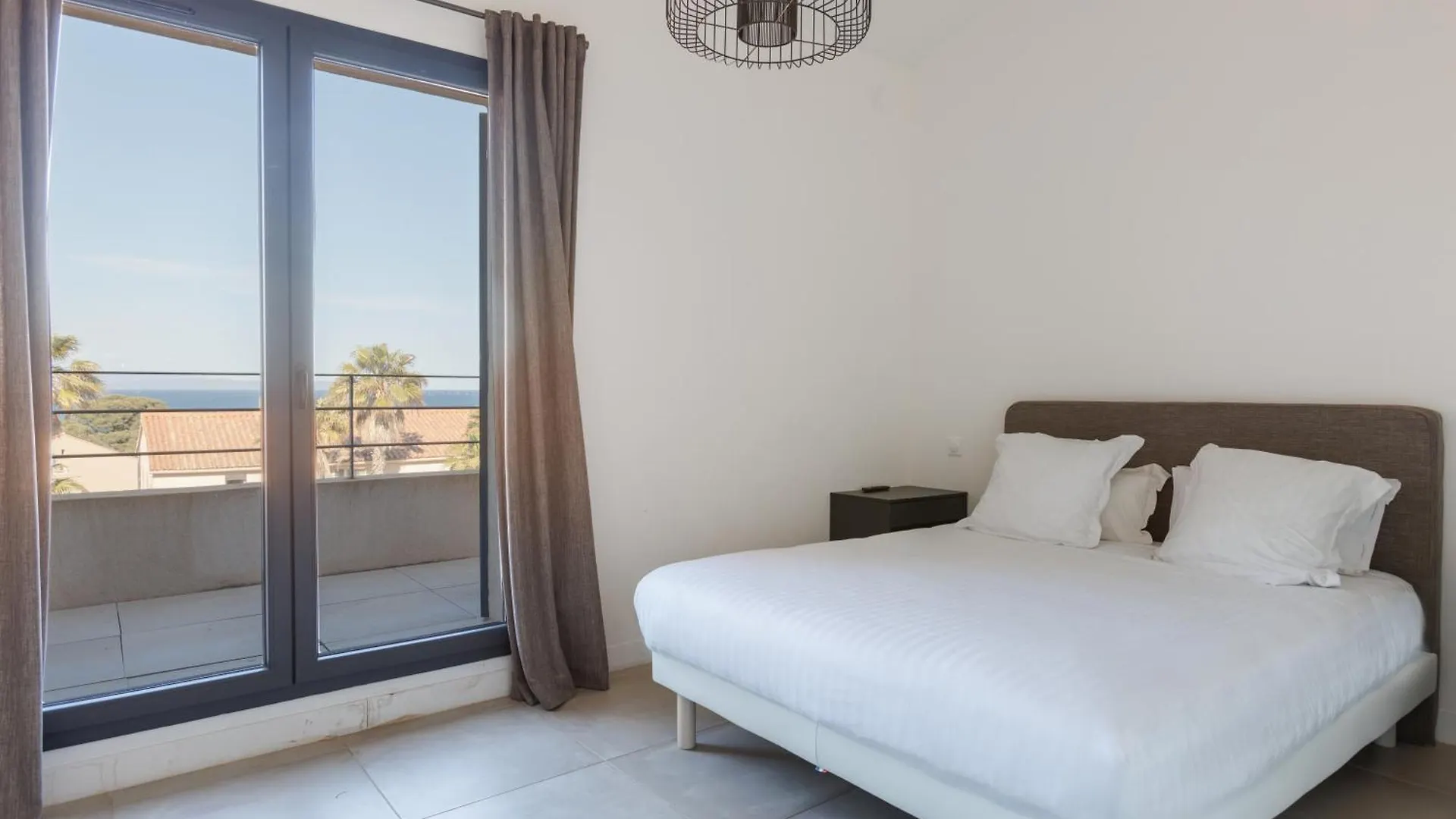 Appartement Domaine de la Mer - Les Pieds dans l'Eau Hyères France